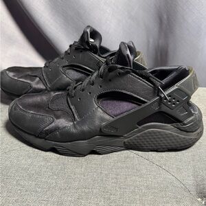 Nike Men's Black Athletic Shoes